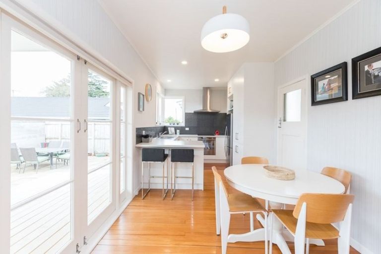 Photo of property in 4 Dover Road, St Andrews, Hamilton, 3200