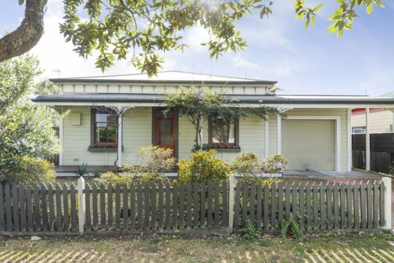 Photo of property in 127 Linton Street, West End, Palmerston North, 4410