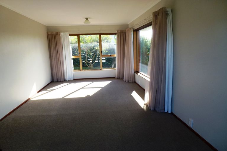 Photo of property in 3 Manhattan Heights, Glendene, Auckland, 0602