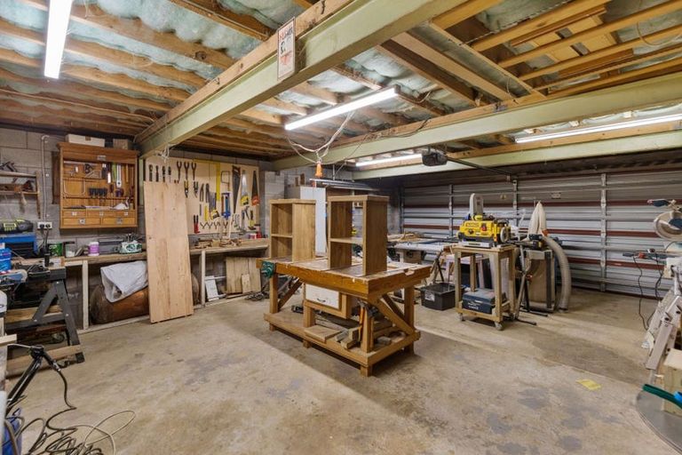 Photo of property in 18 Swinbourne Street, Waverley, 4510