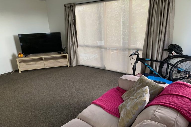 Photo of property in 2 Seaforth Avenue, Mangere Bridge, Auckland, 2022