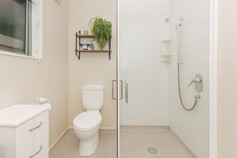 Photo of property in 8a Williams Terrace, Fitzherbert, Palmerston North, 4410