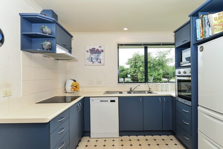 Photo of property in 12 Dorchester Place, Nawton, Hamilton, 3200