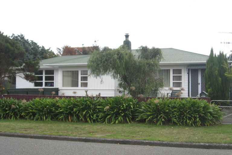 Photo of property in 5 Waikare Road, Raumati Beach, Paraparaumu, 5032
