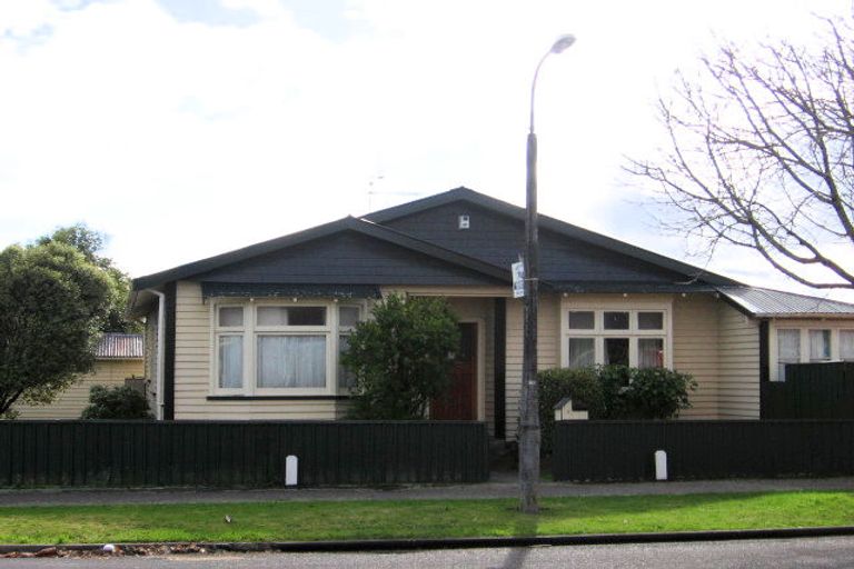 Photo of property in 3 Argyle Avenue, Takaro, Palmerston North, 4410