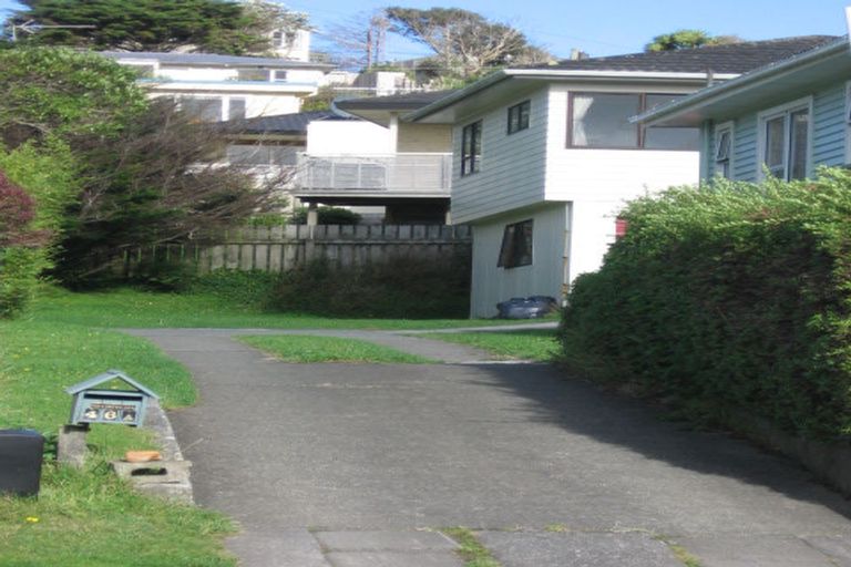 Photo of property in 46a Horokiwi Road West, Newlands, Wellington, 6037