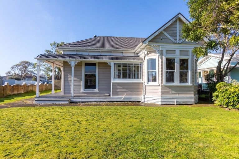 Photo of property in 16 Ross Street, Woodville, 4920