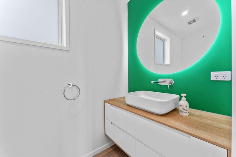 Photo of property in 6 Te Moau Avenue, Parakai, 0830