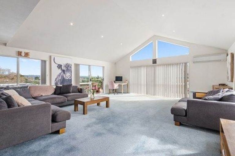 Photo of property in 17 Bella Villa Drive, Waiuku, 2123