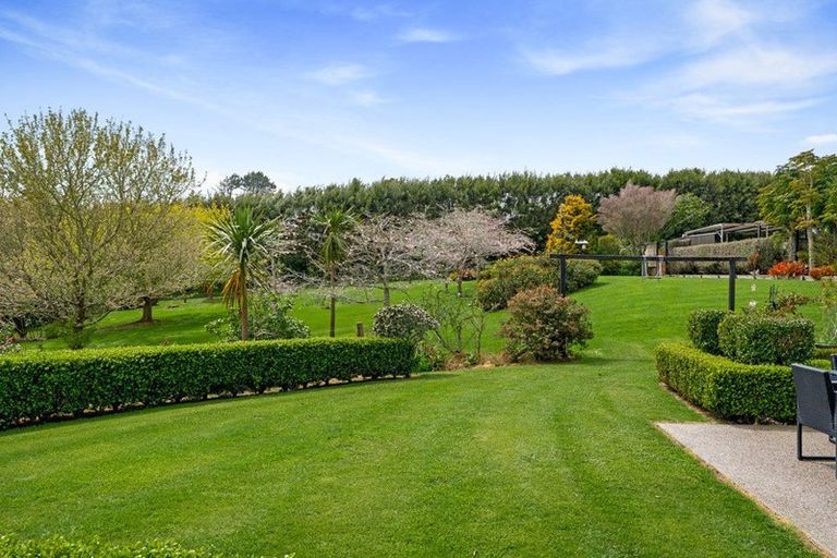 Photo of property in 175 Oraha Road, Kumeu, 0892