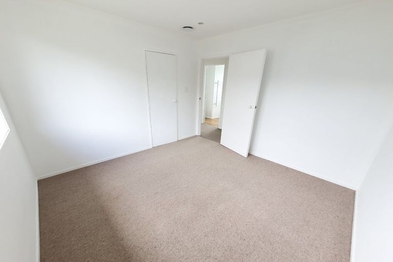 Photo of property in 12 Lipton Grove, Opaheke, Papakura, 2113