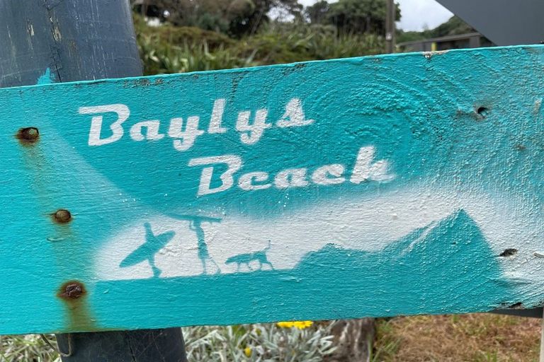 Photo of property in 6 Tua Tua Place, Baylys Beach, Dargaville, 0377
