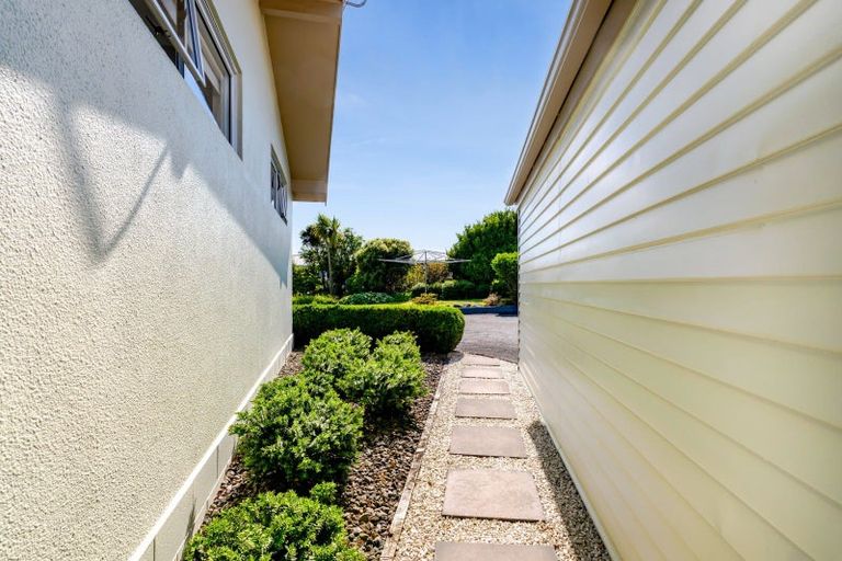 Photo of property in 15 Leon Place, Waitara, 4320