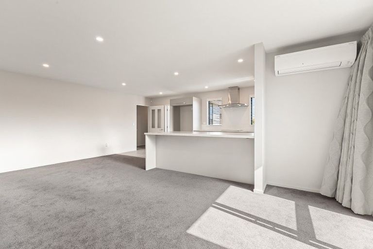 Photo of property in 130 Shillingford Boulevard, Rolleston, 7615