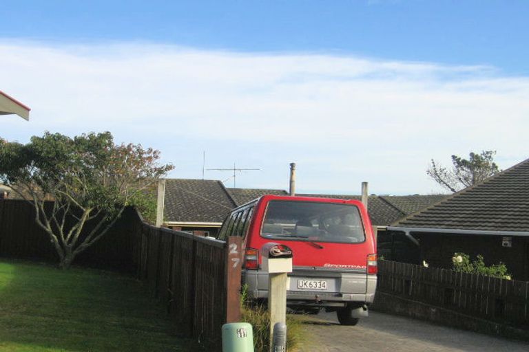 Photo of property in 27 Kinloch Place, Papakowhai, Porirua, 5024