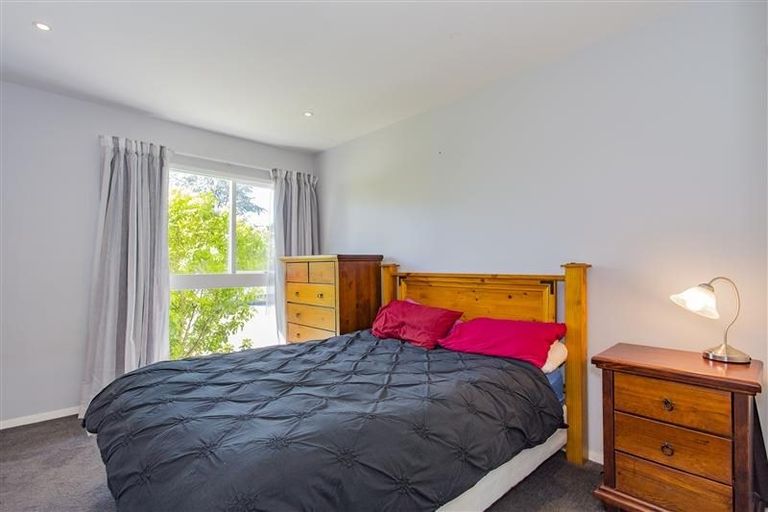 Photo of property in 2/5 Sarabande Avenue, Redwood, Christchurch, 8051