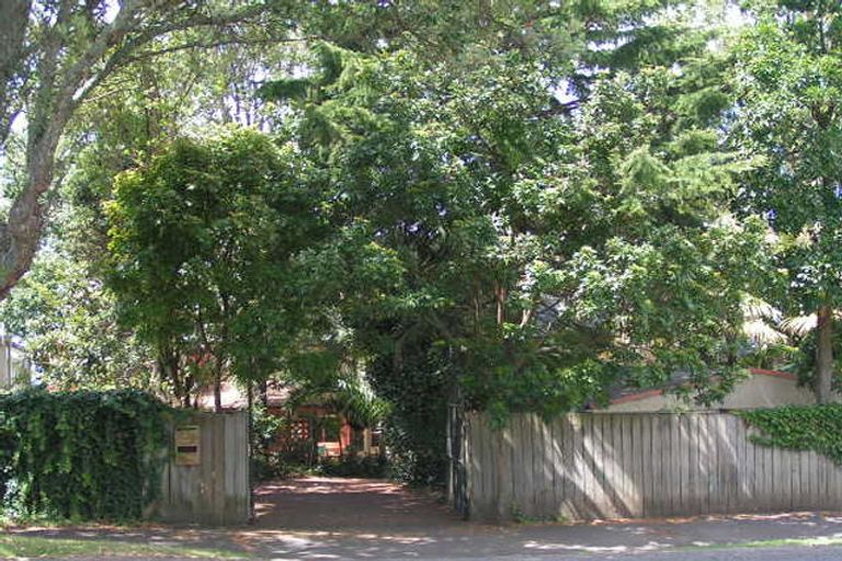 Photo of property in 27 Princes Street, Northcote Point, Auckland, 0627