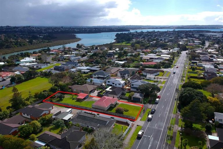 Photo of property in 53 Matipo Road, Te Atatu Peninsula, Auckland, 0610