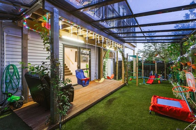 Photo of property in 4337 Great North Road, Glendene, Auckland, 0602