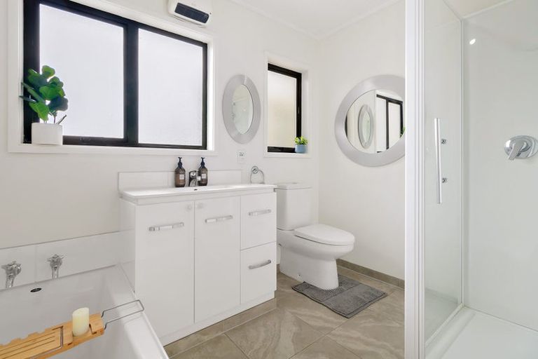 Photo of property in 210 Queens Drive, Lyall Bay, Wellington, 6022