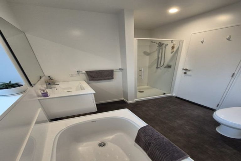 Photo of property in 2 Pukeko Place, Wanaka, 9305