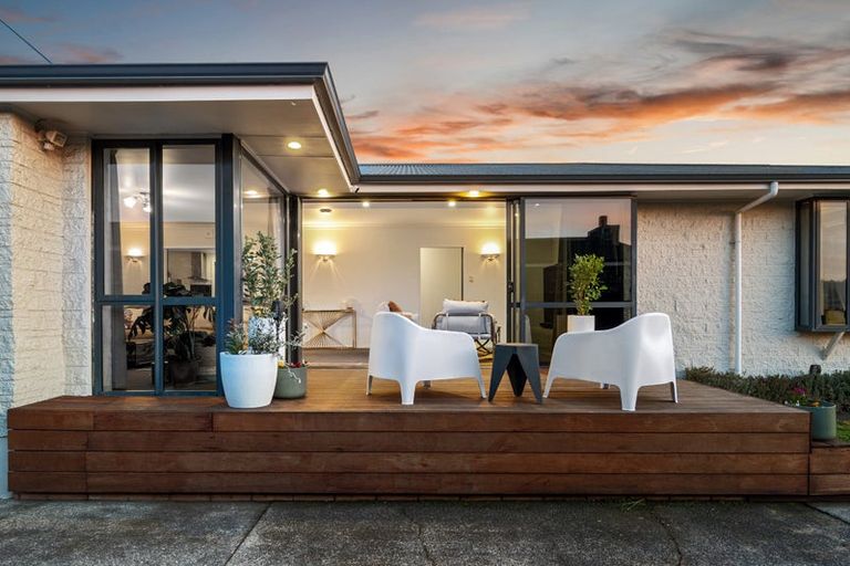 Photo of property in 320 Main North Road, Redwood, Christchurch, 8051