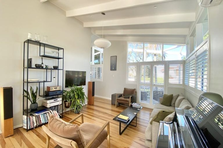 Photo of property in 33 Lynbrooke Avenue, Blockhouse Bay, Auckland, 0600