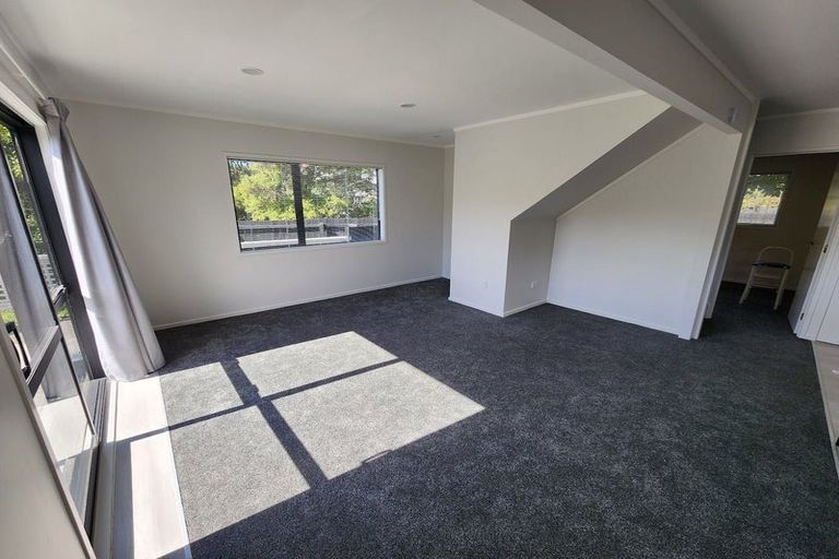 Photo of property in 25 Caspian Close, New Lynn, Auckland, 0600