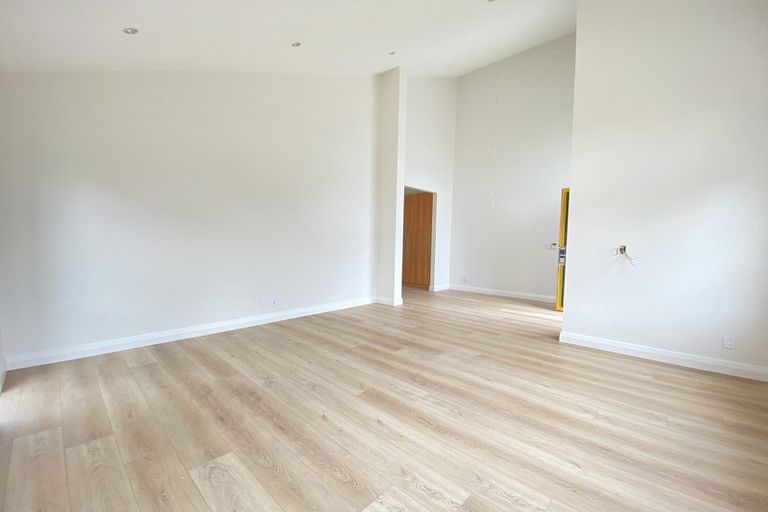 Photo of property in 22 Lorikeet Place, Unsworth Heights, Auckland, 0632