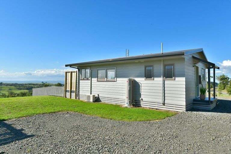 Photo of property in 21 Shine Road, South Head, Helensville, 0874