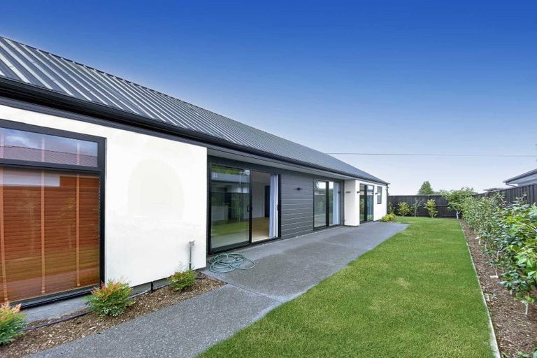 Photo of property in 22 Kirkland Crescent, Harewood, Christchurch, 8051