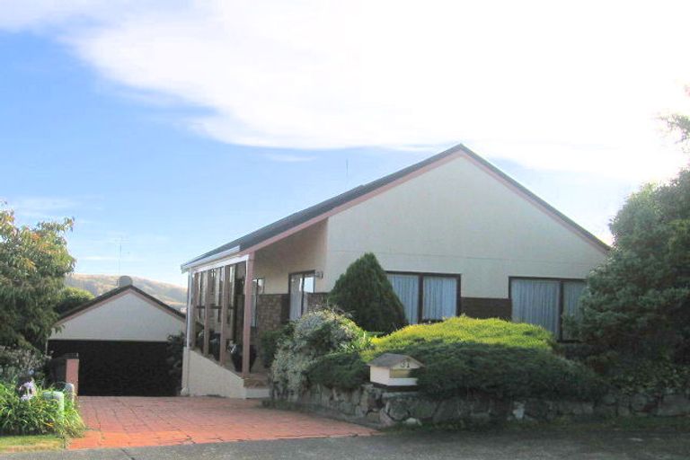 Photo of property in 31 Kinloch Place, Papakowhai, Porirua, 5024