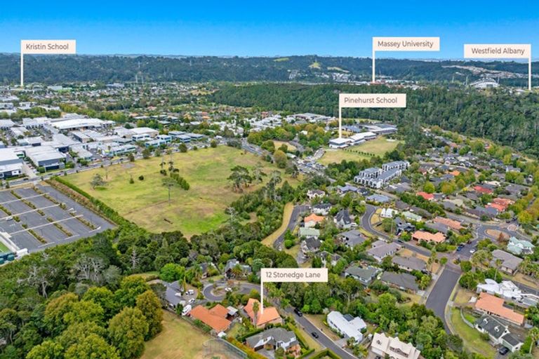 Photo of property in 12 Stonedge Lane, Rosedale, Auckland, 0632
