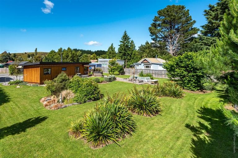 Photo of property in 5 Cross Street, Coalgate, 7673