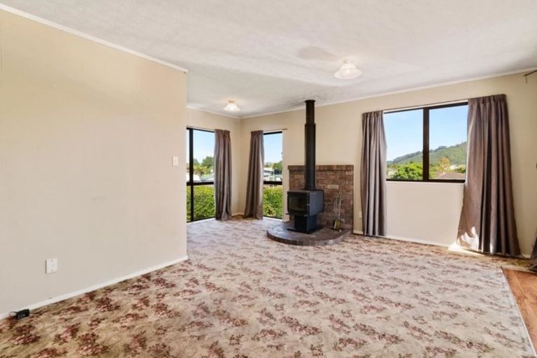 Photo of property in 8 Leo Place, Kawaha Point, Rotorua, 3010