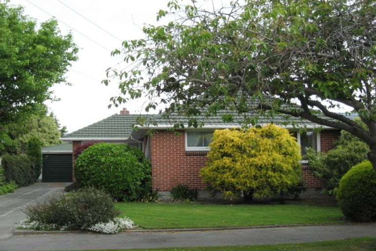 Photo of property in 16 Dunster Street, Burnside, Christchurch, 8053