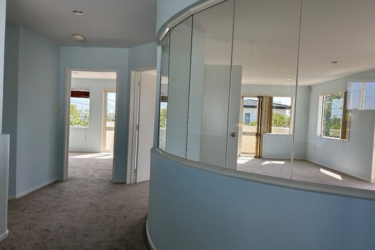 Photo of property in 2/991 Beach Road, Torbay, Auckland, 0630