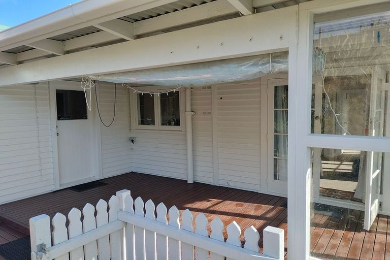 Photo of property in 11 Miles Crescent, Newlands, Wellington, 6037