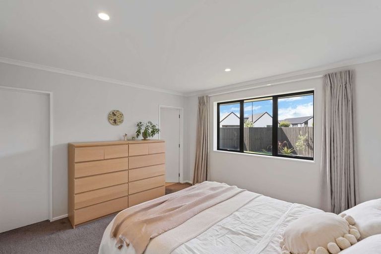 Photo of property in 16 Luxembourg Crescent, Halswell, Christchurch, 8025