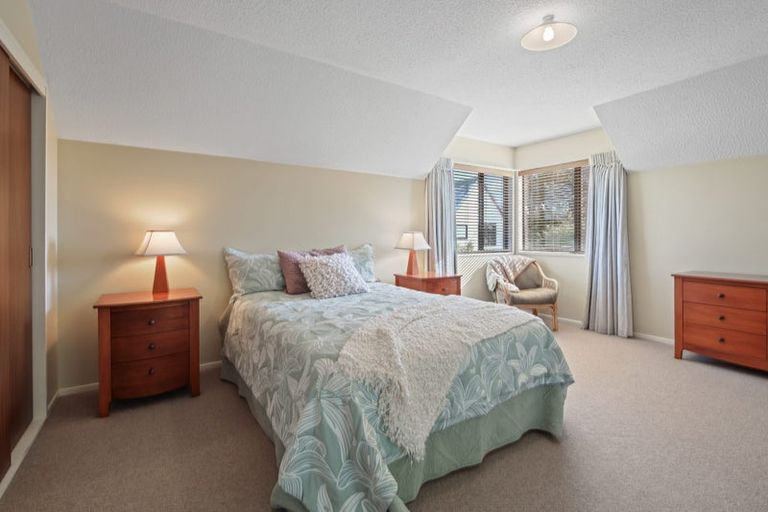 Photo of property in 2/4 Gatonby Place, Avonhead, Christchurch, 8042