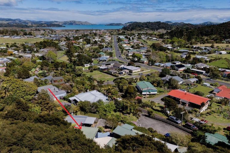 Photo of property in 50 Oxford Terrace, Coromandel, 3506