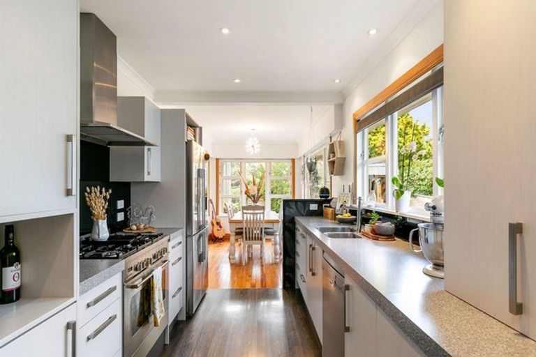 Photo of property in 327 Main Road, Tawa, Wellington, 5028