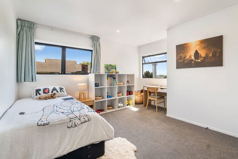 Photo of property in 143 Whangaparaoa Road, Red Beach, 0932