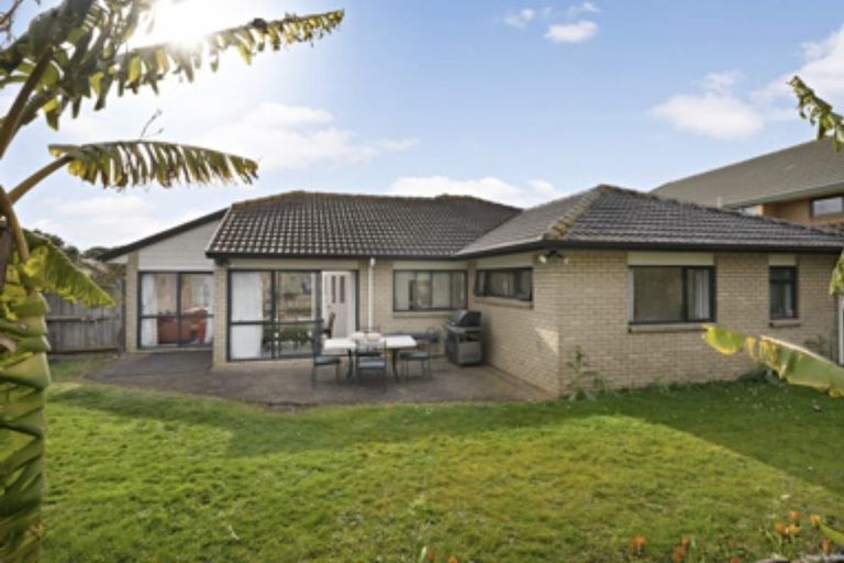 Photo of property in 14 Waimarino Road, Weymouth, Auckland, 2103