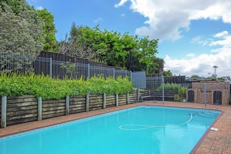 Photo of property in 36 Haseler Crescent, Howick, Auckland, 2014