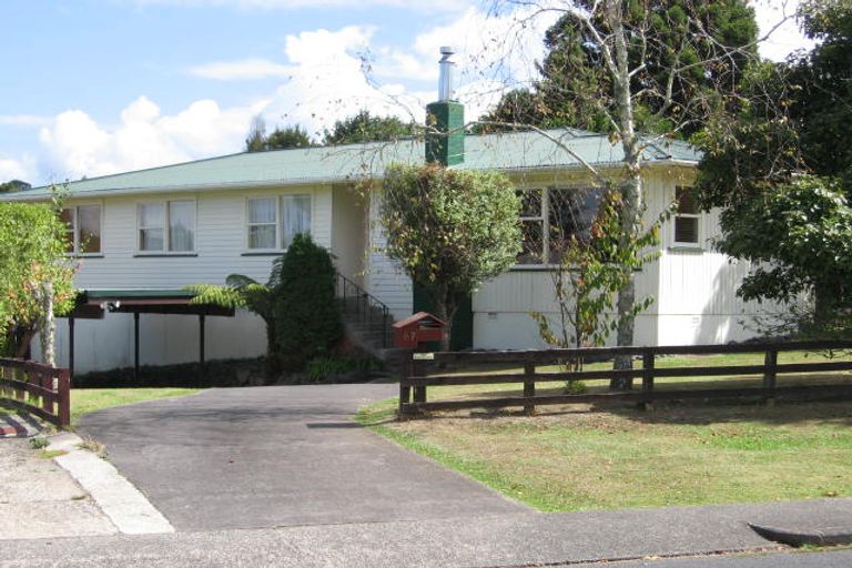 Photo of property in 67 La Rosa Street, Green Bay, Auckland, 0604