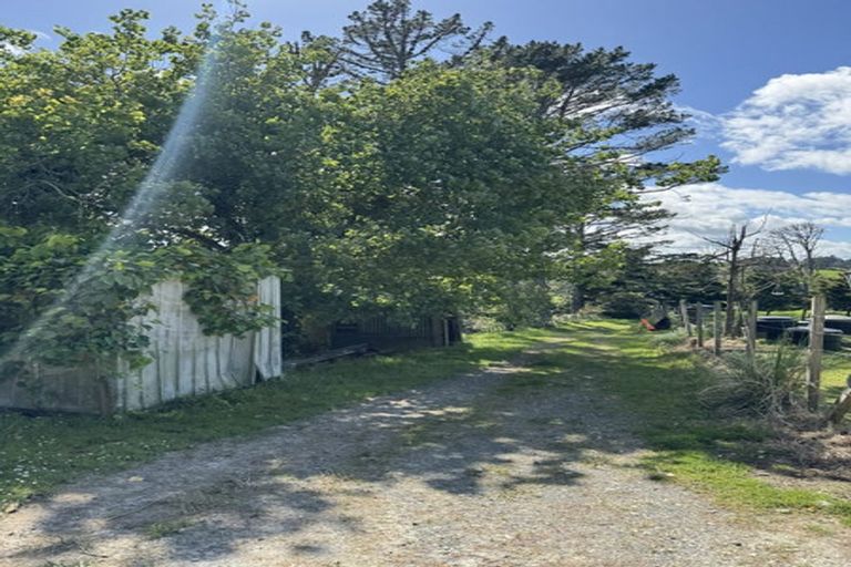 Photo of property in 43 The Pines Road, Paparoa, 0571