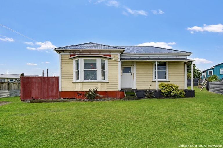 Photo of property in 4 Ashton Terrace, Castlecliff, Whanganui, 4501