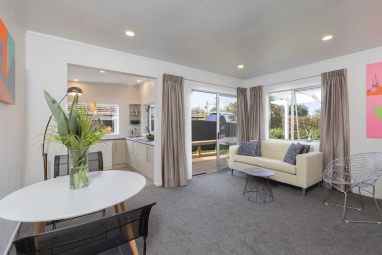 Photo of property in 31 Harbour View Road, Point Wells, 0986