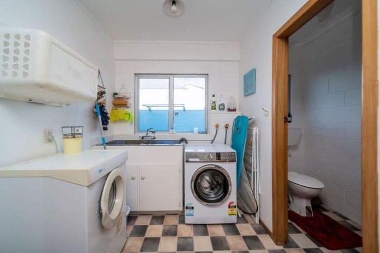 Photo of property in 79a Barrett Street, Westown, New Plymouth, 4310